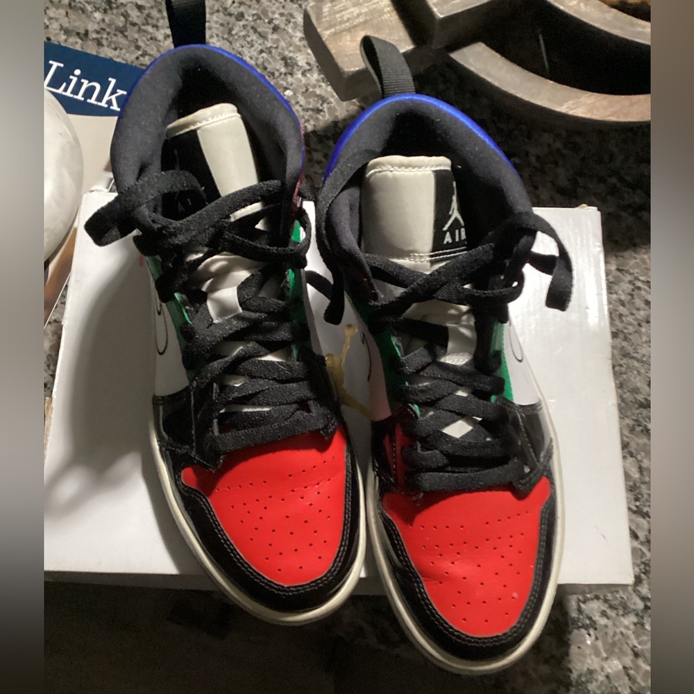 Air Jordan 1 Mid SE Women’s Black White Multi-Color